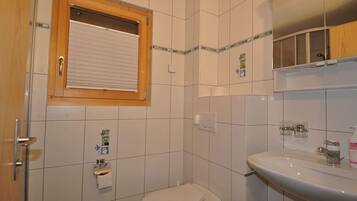 Apartment, 2 Schlafzimmer | Badezimmer