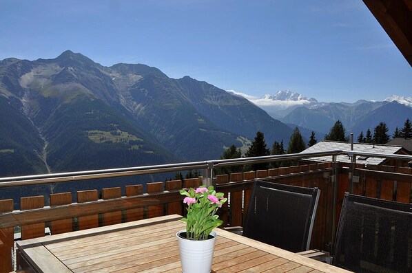Apartment, 2 Schlafzimmer | Blick auf die Berge