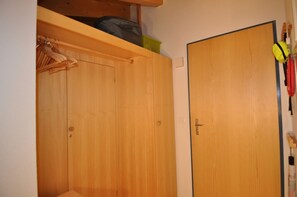 Apartment, 2 Bedrooms | Room amenity