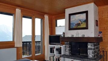 Apartment, 2 Bedrooms | Living room | TV