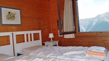 Apartment, 2 Bedrooms | Free WiFi