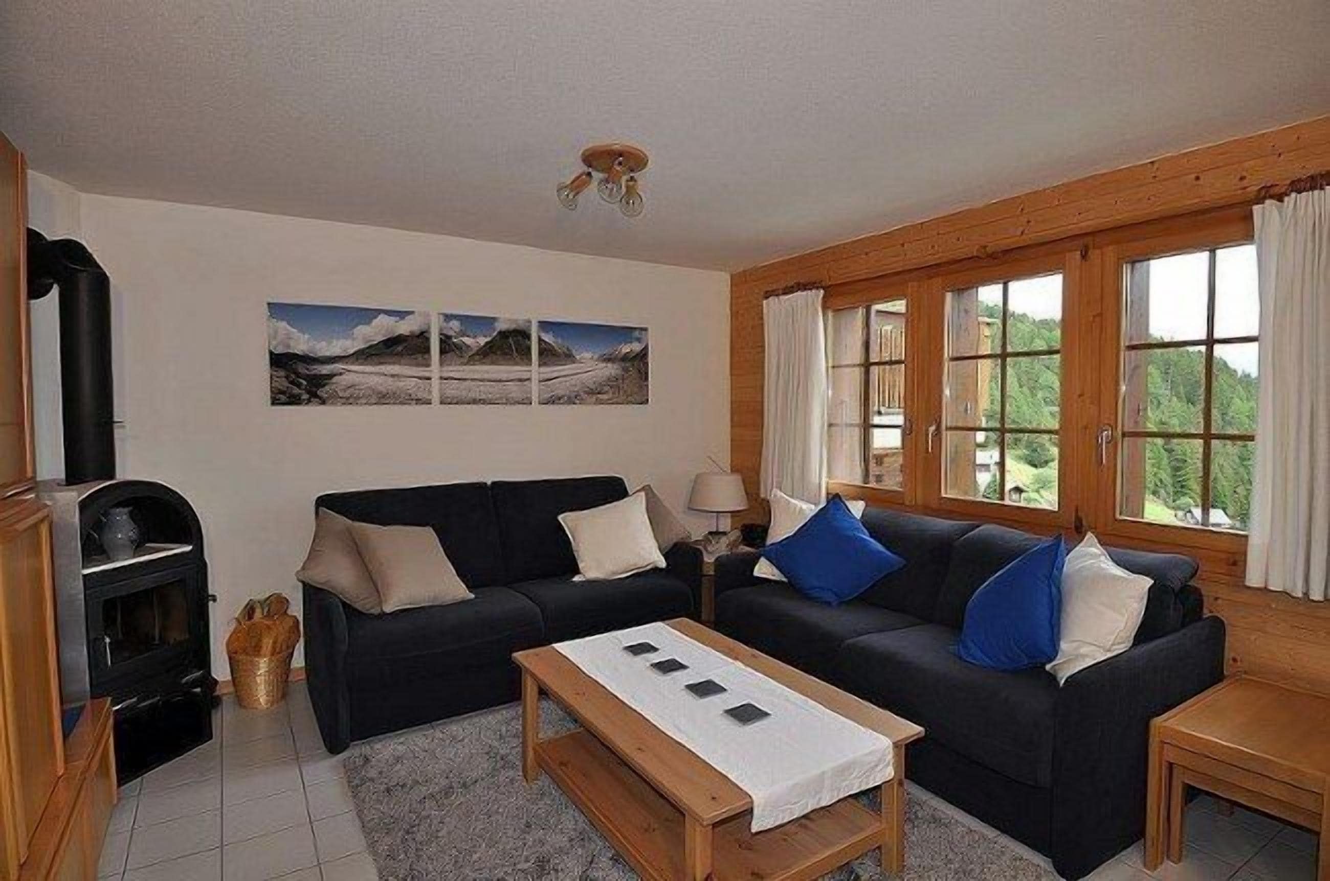 Apartment, 1 Bedroom | Living room | TV, DVD player