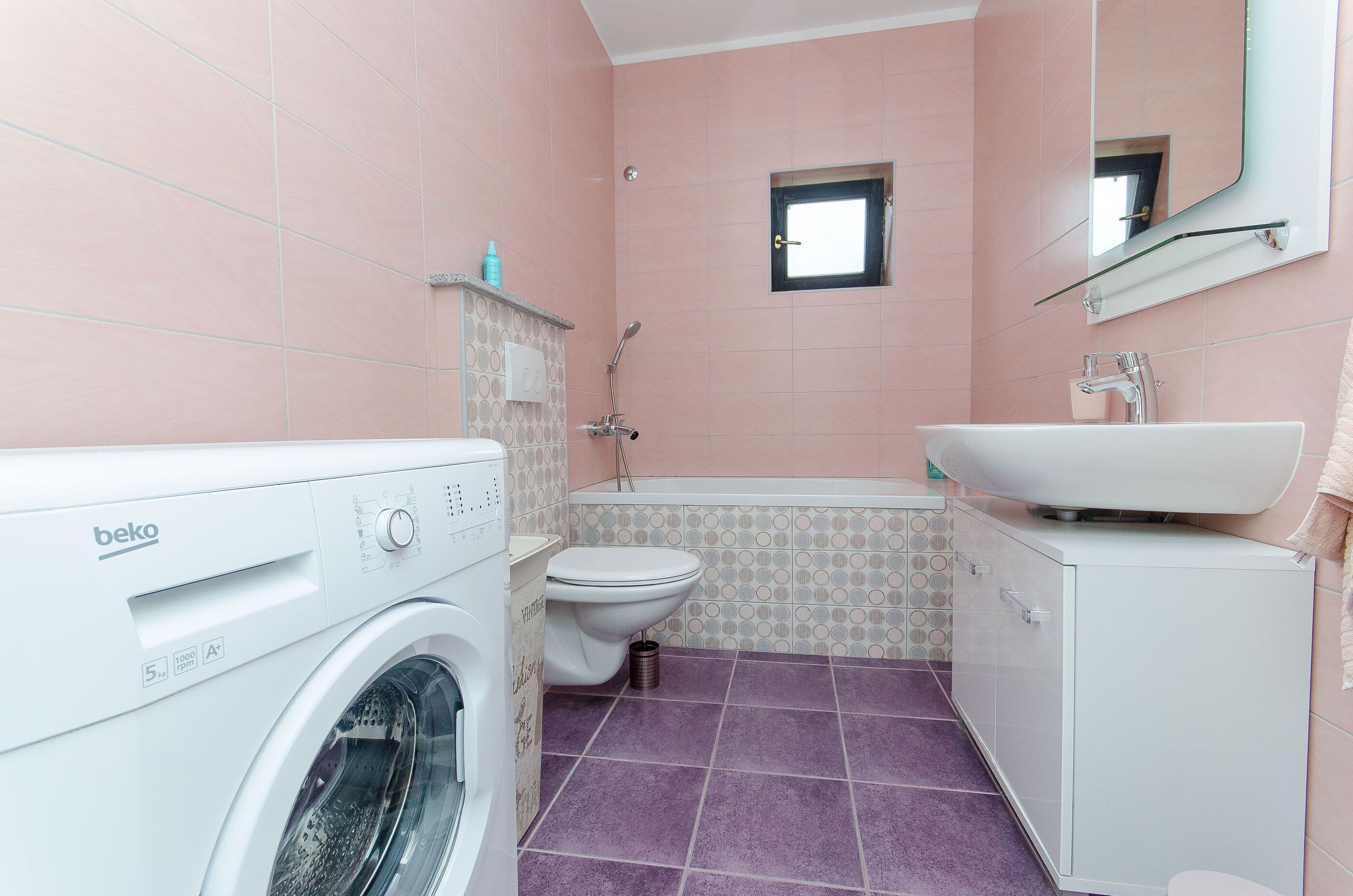 Apartemen (A1) | Kamar mandi | Bathtub