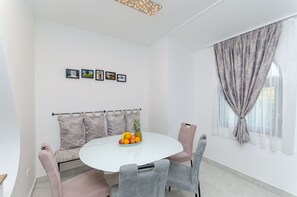 Apartment (A1) | Dining