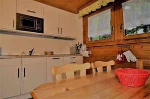 Apartemen, 2 kamar tidur | Makan di kamar