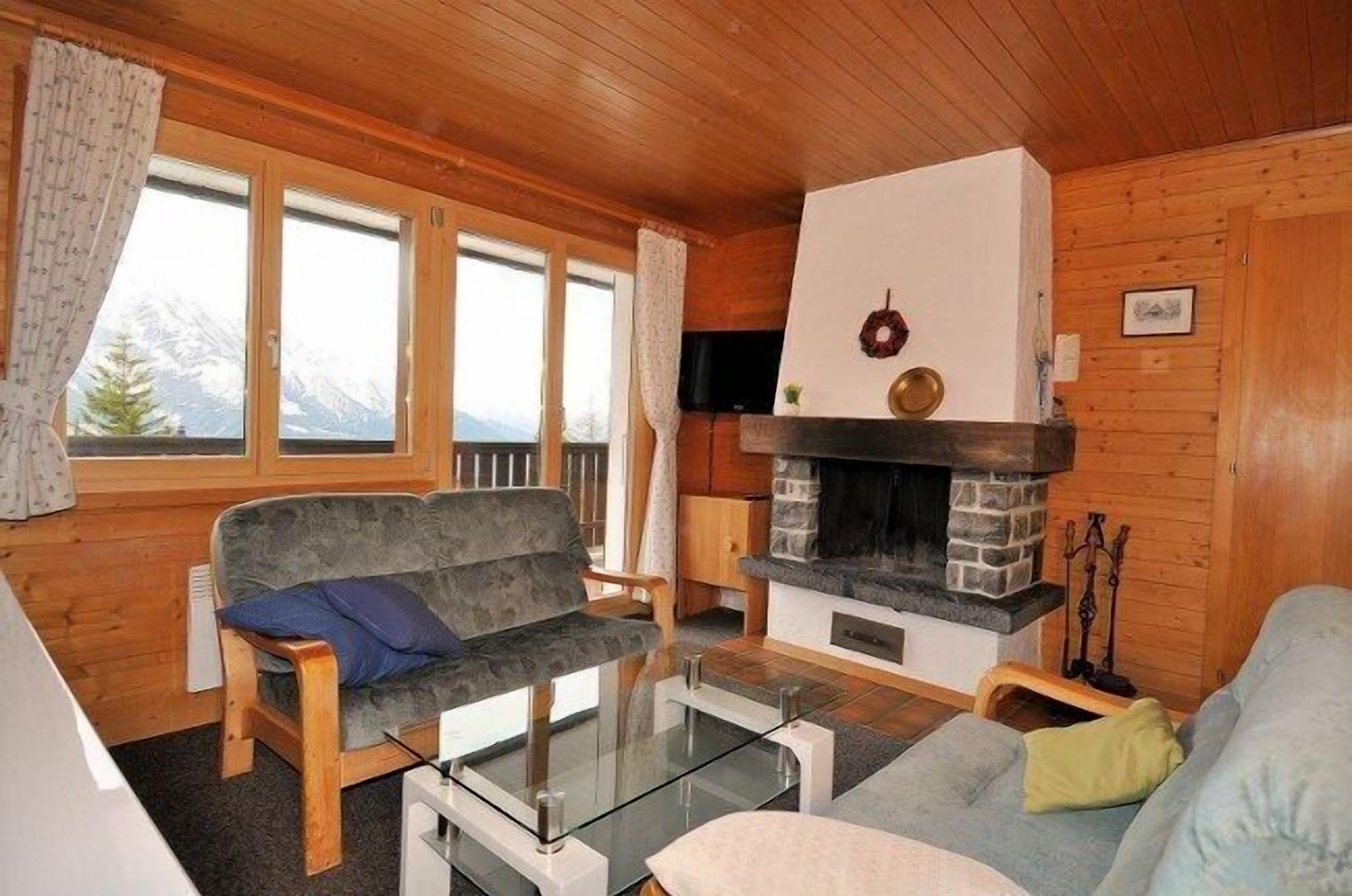 Apartment, 2 Bedrooms | Living room | TV