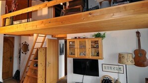 Leilighet, 4 soverom | Oppholdsområde | TV og DVD-spiller