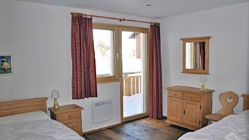 Iron/ironing board, free WiFi