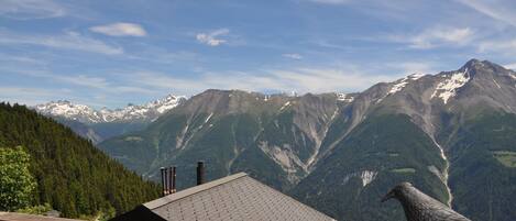 Apartamento, 3 quartos | Vista para a montanha