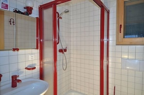 Apartment, 2 Bedrooms | Bathroom | Hair dryer