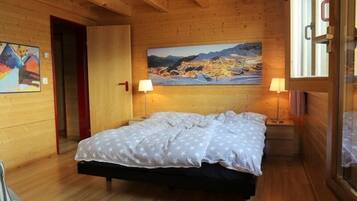 Apartment, 4 Bedrooms | Free WiFi