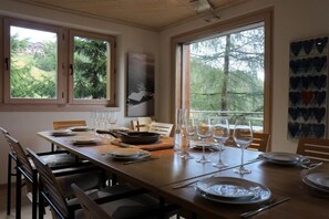 Apartment, 4 Bedrooms | In-room dining - Sternschnuppe OG (Bettmeralp)