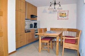 Appartamento, 2 camere da letto | Cucina privata | Frigorifero con congelatore, microonde, forno, piano cottura