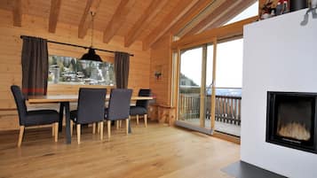 Chalet, 3 kamar tidur | Makan di kamar