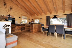 Chalet, 3 Bedrooms | Private kitchen | Full-size fridge, microwave, oven, stovetop - t'Alpa (Bettmeralp)