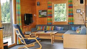 Apartment, 3 Bedrooms | Living room | TV