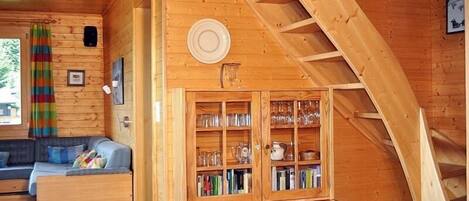 Apartment, 3 Bedrooms | Living room | TV