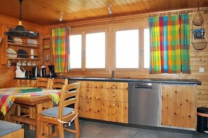 Apartment, 3 Bedrooms | In-room dining - Tschifra OG (Bettmeralp)
