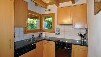 Chalet, 4 Bedrooms | Private kitchen | Full-sized fridge, microwave, oven, stovetop