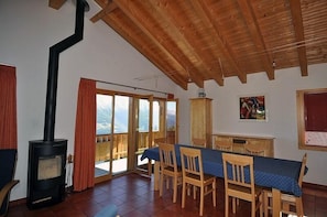 Chalet, 4 Bedrooms | In-room dining - UVA (Bettmeralp)