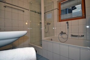 Chalet, 4 makuuhuonetta | Kylpyhuone | Hiustenkuivaaja