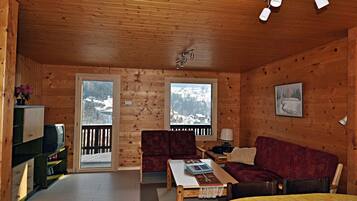 Apartemen, 3 kamar tidur | Ruang keluarga | TV