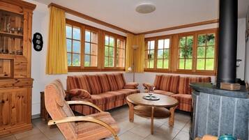 Chalet, 3 Bedrooms | Living room | TV, DVD player