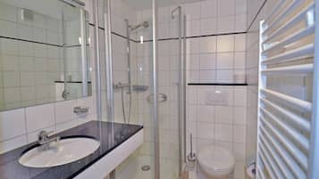 Apartment, 2 Bedrooms | Bathroom | Hair dryer