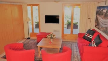 Apartment, 2 Bedrooms | Living room | TV