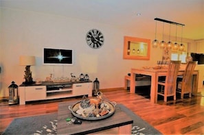 Appartamento, 3 camere da letto | Soggiorno | TV, lettore DVD