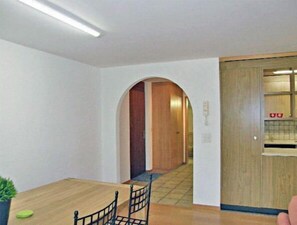 Apartment, 3 Bedrooms | In-room dining