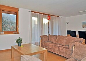 Apartment, 3 Bedrooms | Living room | TV, DVD player
