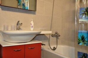 Chalet, 4 kamar tidur | Kamar mandi | Pengering rambut