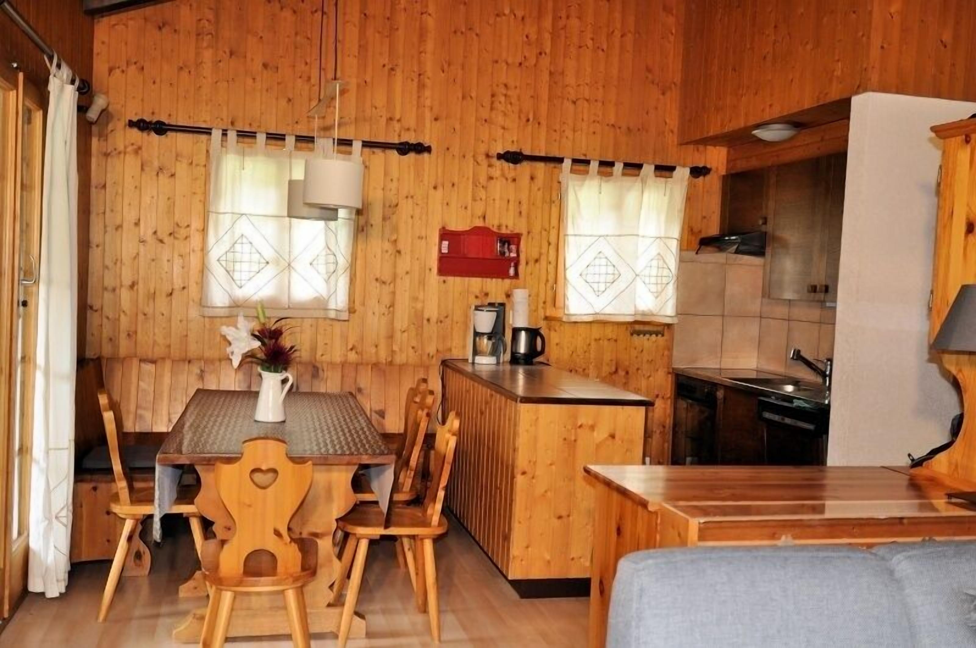 Chalet, 4 kamar tidur | Makan di kamar