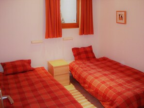 Apartment, 2 Bedrooms | Iron/ironing board, free WiFi - Stachelbeere UG (Fiesch)