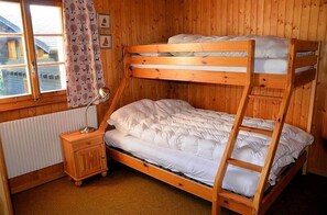 Appartement, 2 chambres | Fer et planche à repasser, accès au Wi-Fi (inclus)