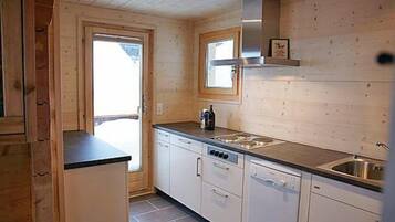 Chalet, 4 Bedrooms | Private kitchen | Full-size fridge, microwave, oven, stovetop