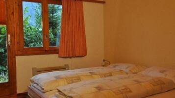 Chalet, 4 Bedrooms | Iron/ironing board, free WiFi