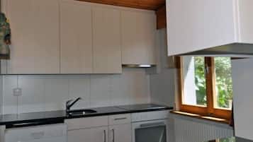 Chalet, 4 Bedrooms | Private kitchen | Full-sized fridge, microwave, oven, stovetop