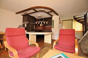 Apartment, 3 Schlafzimmer | Wohnzimmer | Fernseher