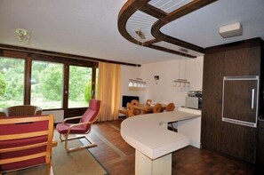 Appartement, 3 slaapkamers | Woonruimte | Een televisie