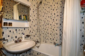 Apartment, 3 Bedrooms | Bathroom | Hair dryer - Uf der Egga 419 (Fiesch)
