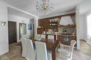 Apartment (A1) | Eigene Küche | Kühlschrank, Ofen, Herdplatte, Geschirrspüler