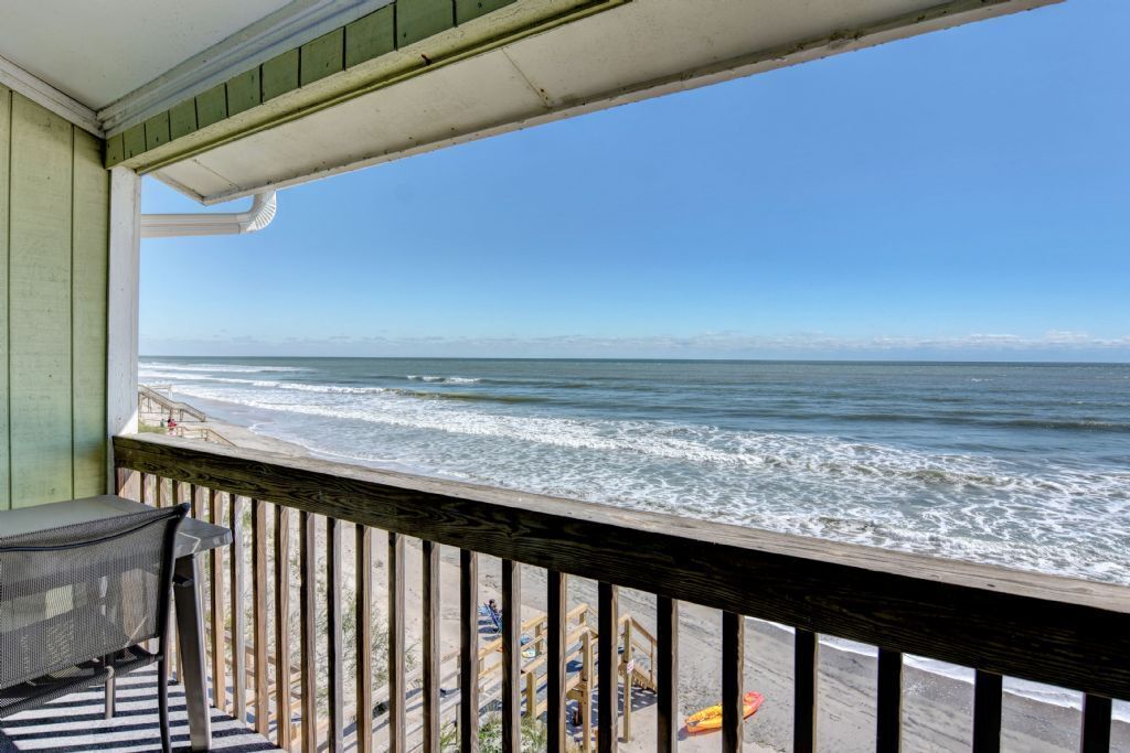 Direct Oceanfront Unit with amazing Views!