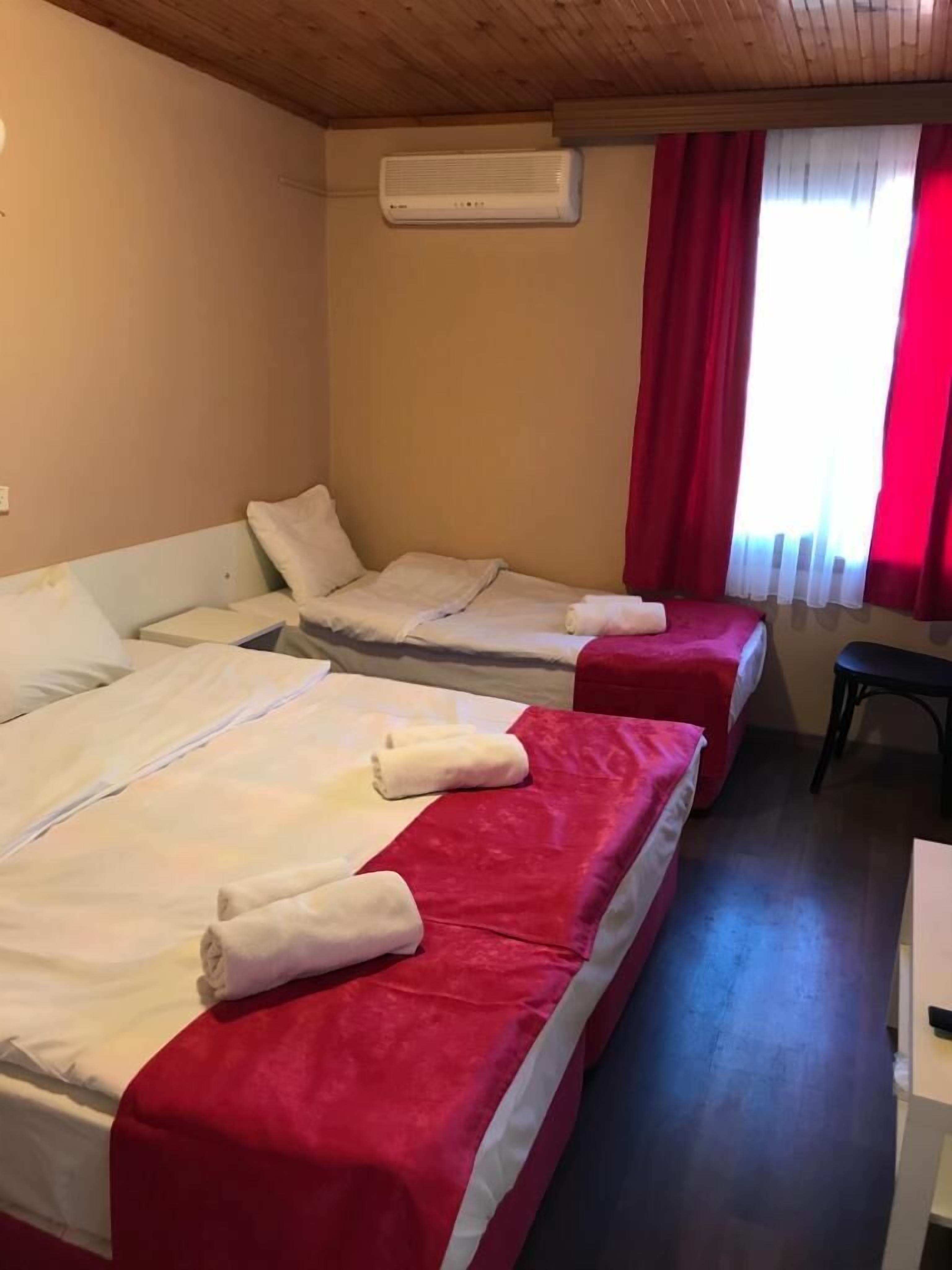 Standard Triple Room | Desk, free WiFi