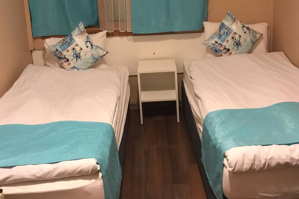 Standard Twin Room | Desk, free WiFi