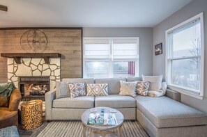 Smart-TV, Kamin, Videospiele, DVD-Player