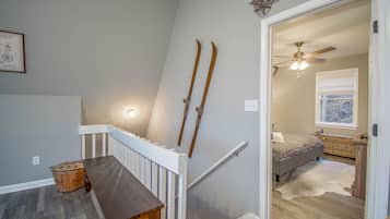 2 bedrooms, iron/ironing board, travel cot, free WiFi