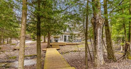 Secluded home w/ private grill, gas fireplace, full kitchen, and free WiFi