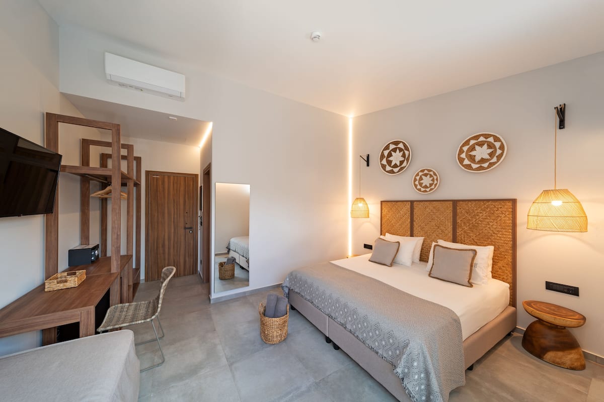 1 bedroom, premium bedding, pillow-top beds, in-room safe